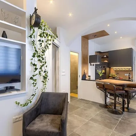 Apartman Near The Roman Amphitheatre In *