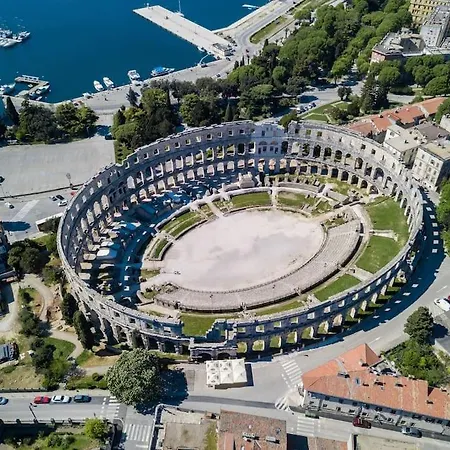 Near The Roman Amphitheatre In Apartman